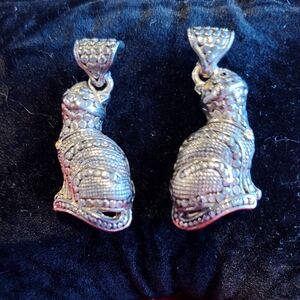 Vintage Detailed Silver Tone Cat Earrings.